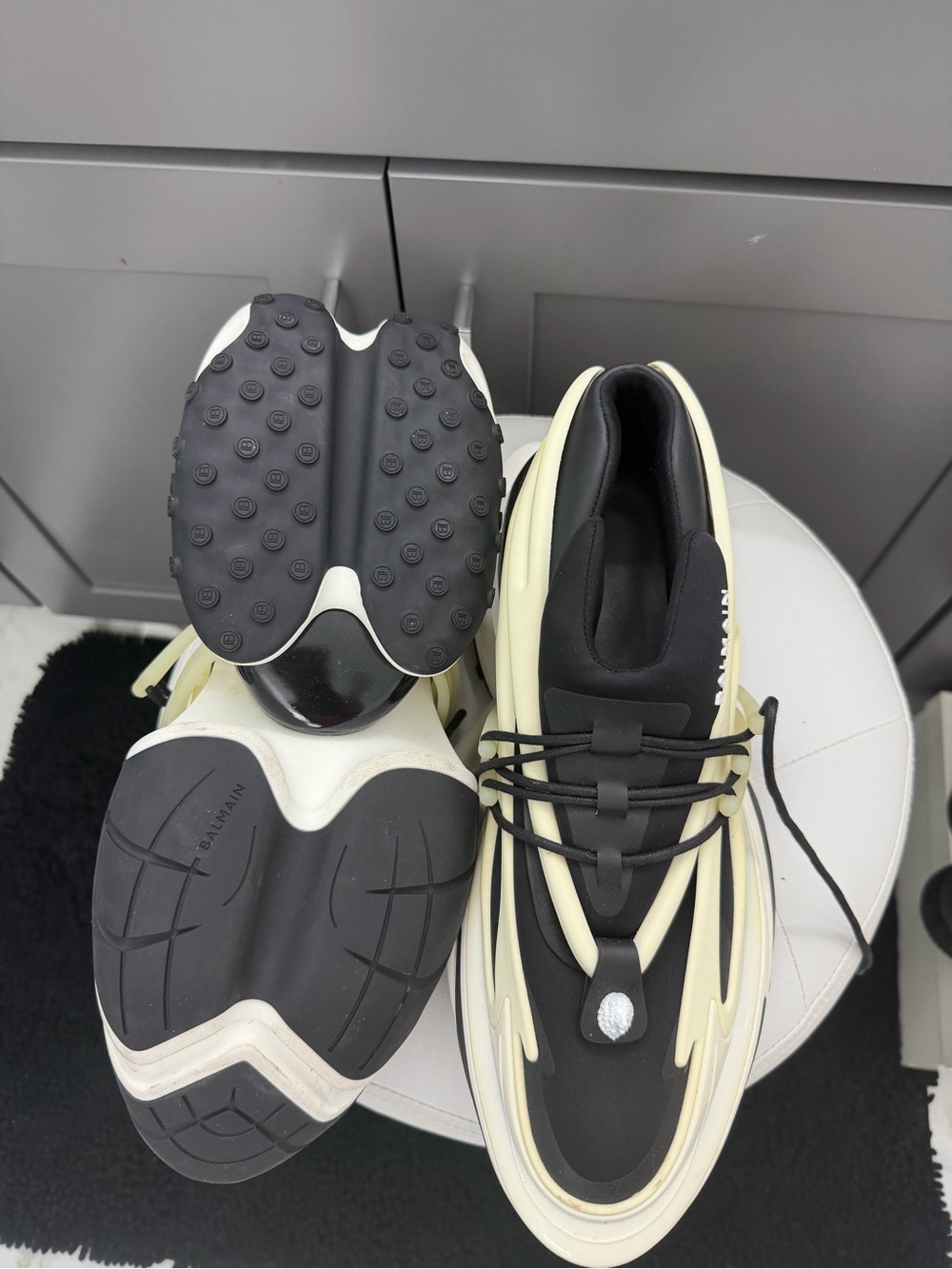 Balmain Men’s Black and Cream Sculpted Lace-Up Sneakers